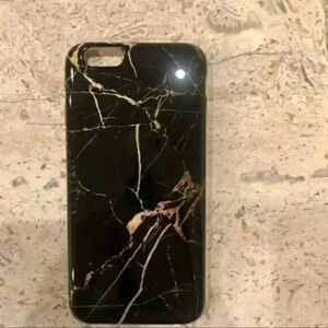 Brand NEW: Velvet Caviar black iPhone 6 ca…